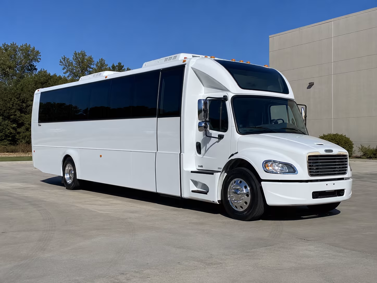 doral 28 passenger party bus