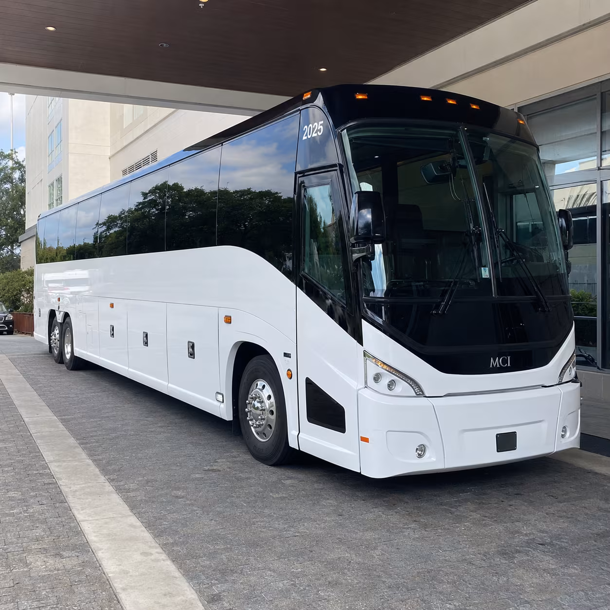doral 54 passenger charter bus