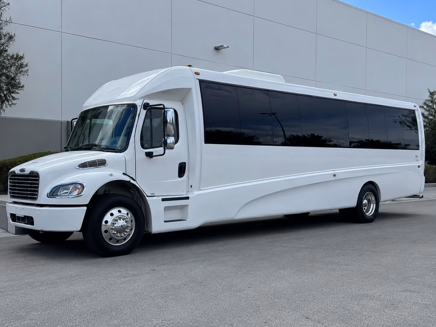 quinceanera and sweet 16 party buses serving doral